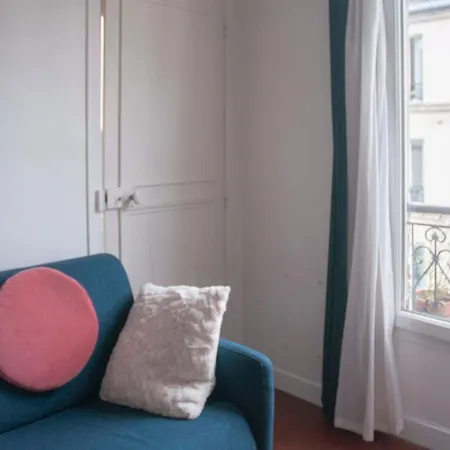 Charming Bright Apartment With Nice Deco In Paris Apartment *